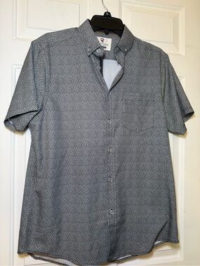 International Report Quality Classic Mens Medium? Button Up Shirt 4 Way Stretch